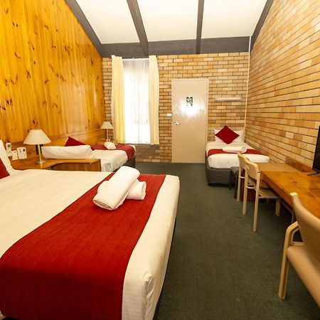 All Travellers Motor Inn Coonabarabran Bagian luar foto