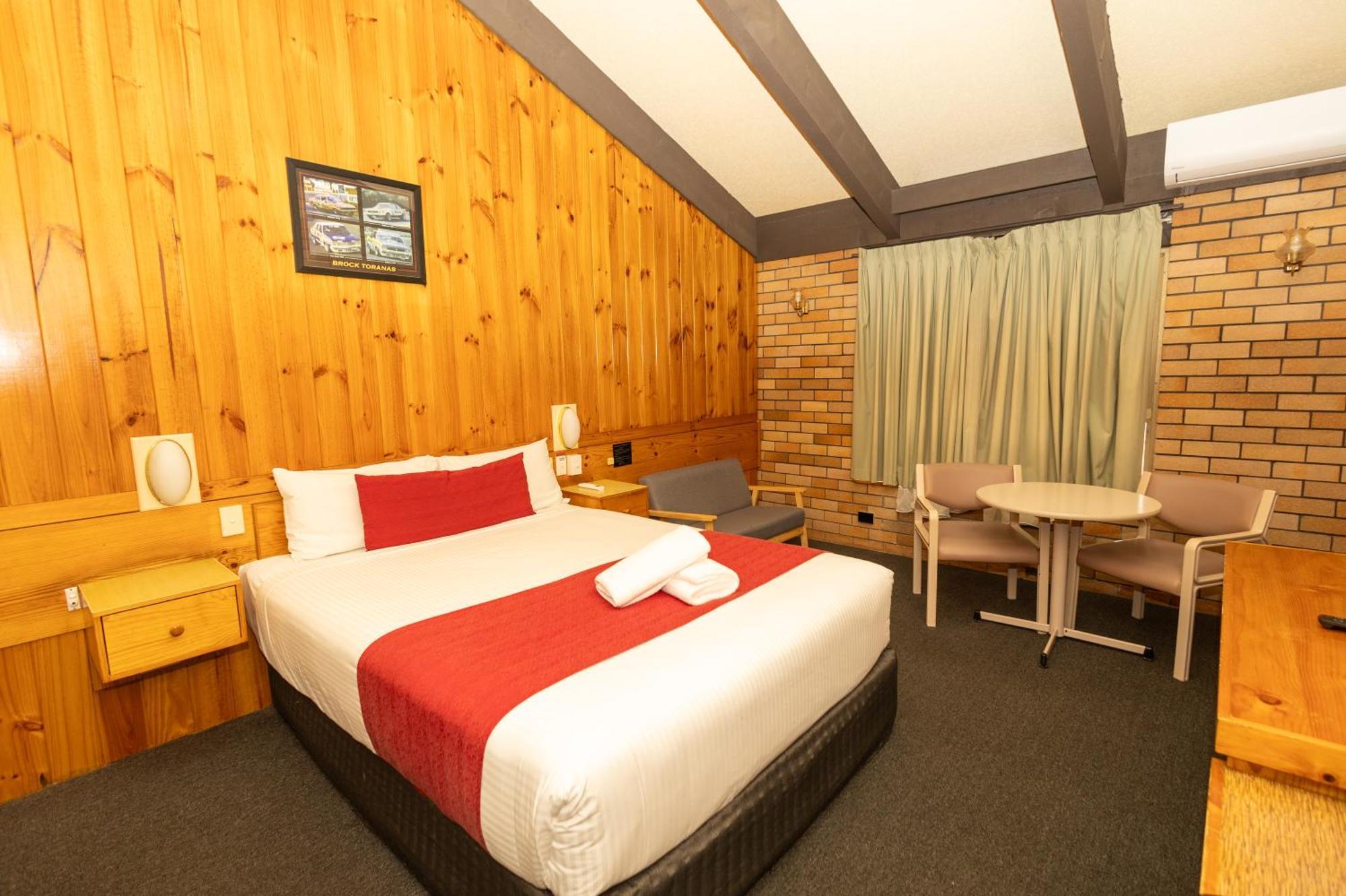 All Travellers Motor Inn Coonabarabran Bagian luar foto
