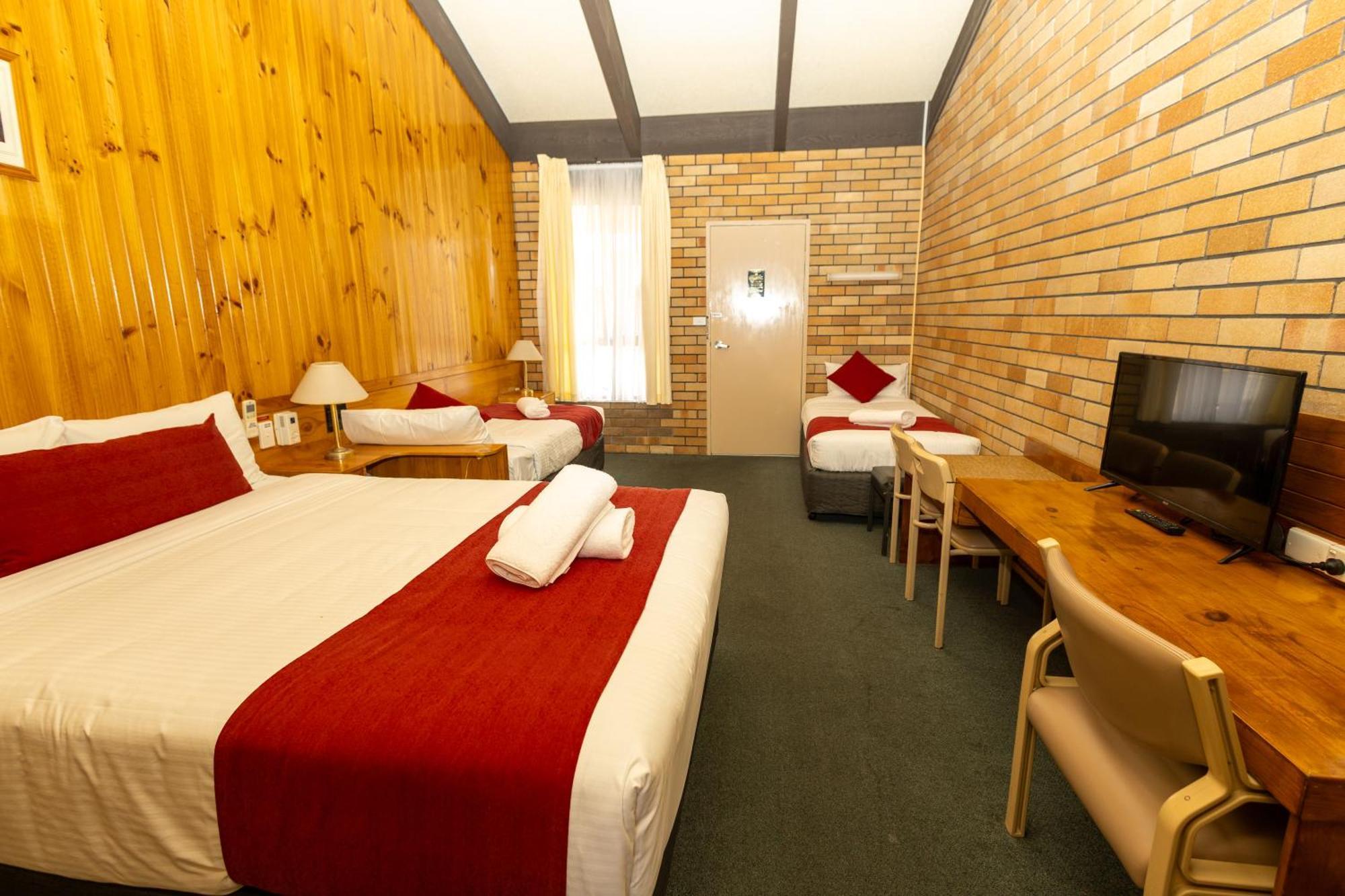 All Travellers Motor Inn Coonabarabran Bagian luar foto