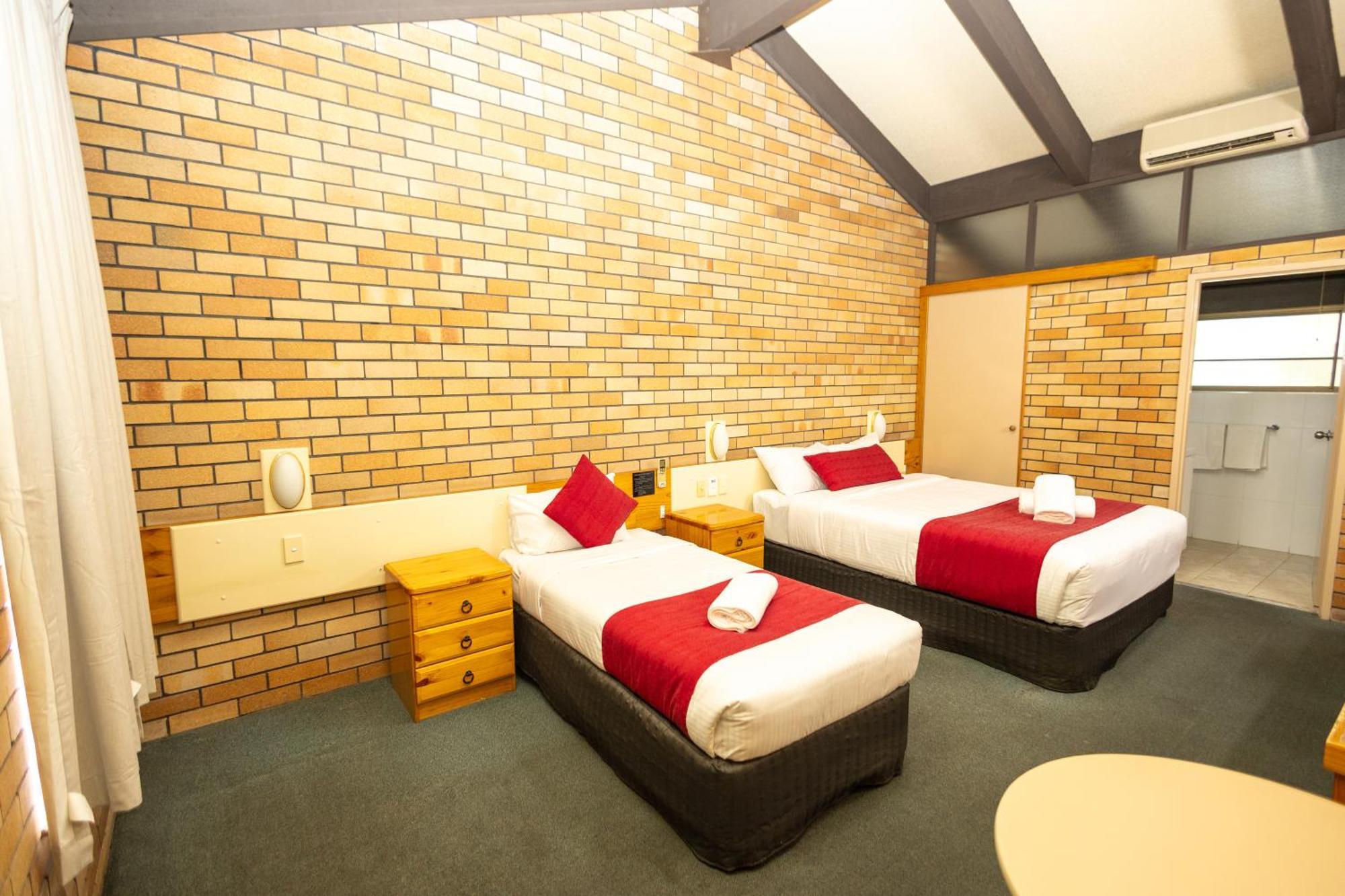 All Travellers Motor Inn Coonabarabran Bagian luar foto