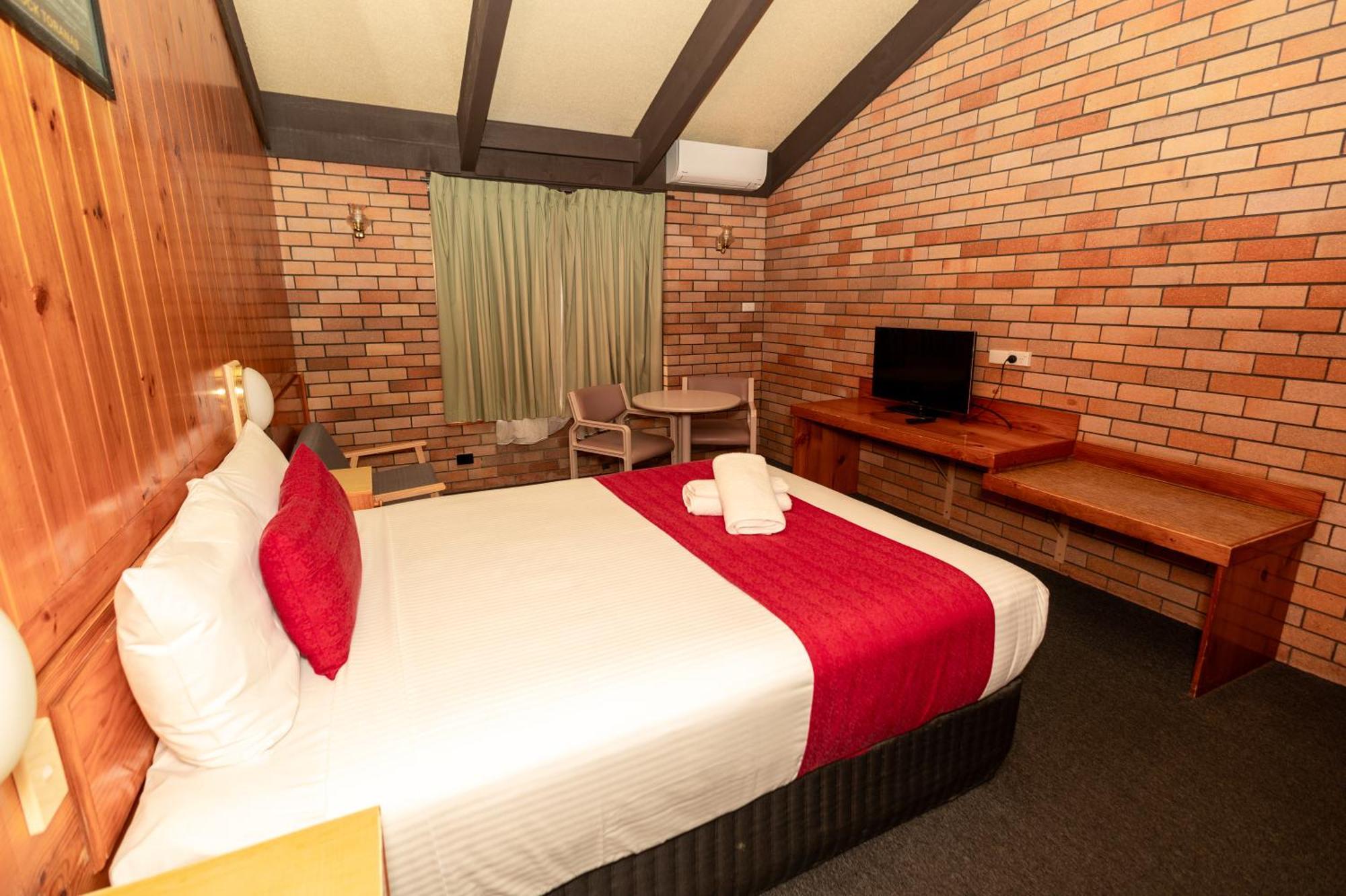 All Travellers Motor Inn Coonabarabran Bagian luar foto