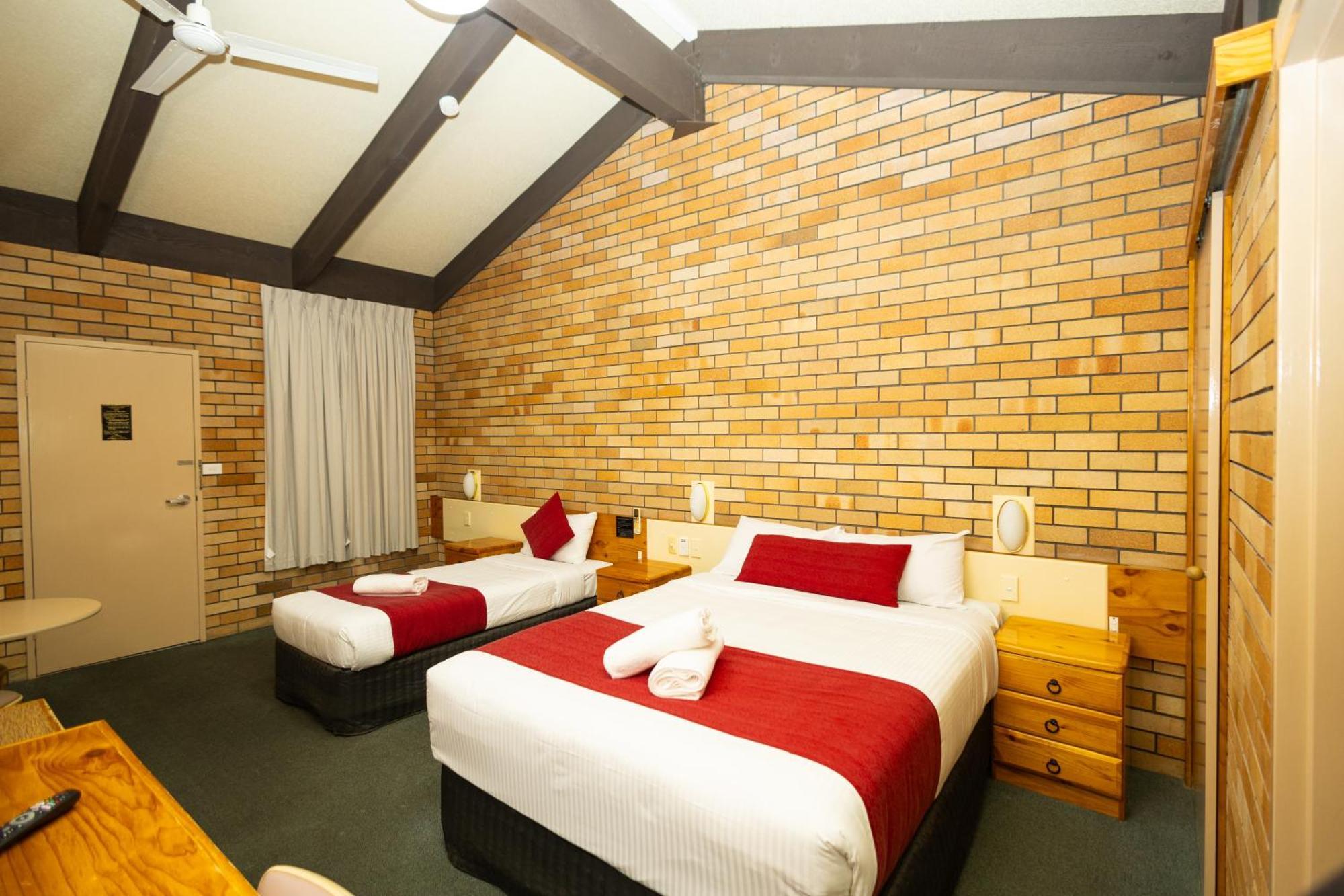 All Travellers Motor Inn Coonabarabran Bagian luar foto