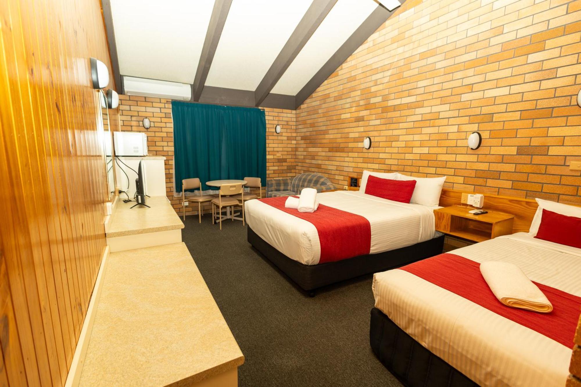 All Travellers Motor Inn Coonabarabran Bagian luar foto