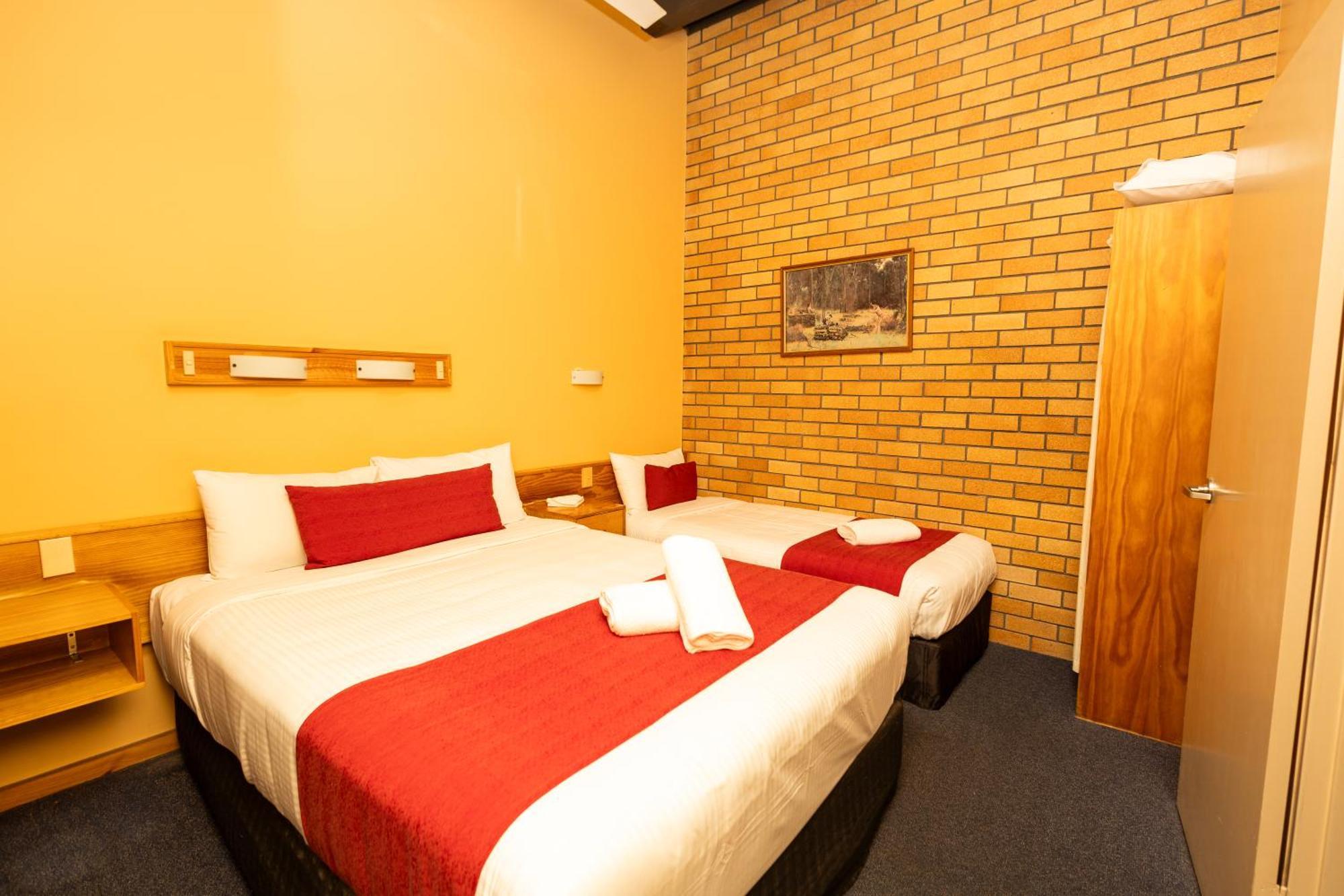 All Travellers Motor Inn Coonabarabran Bagian luar foto