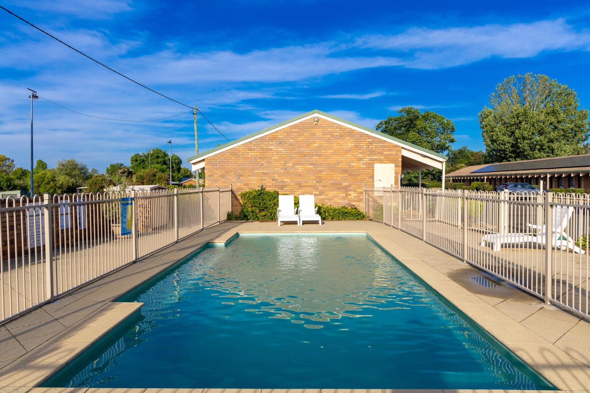 All Travellers Motor Inn Coonabarabran Bagian luar foto