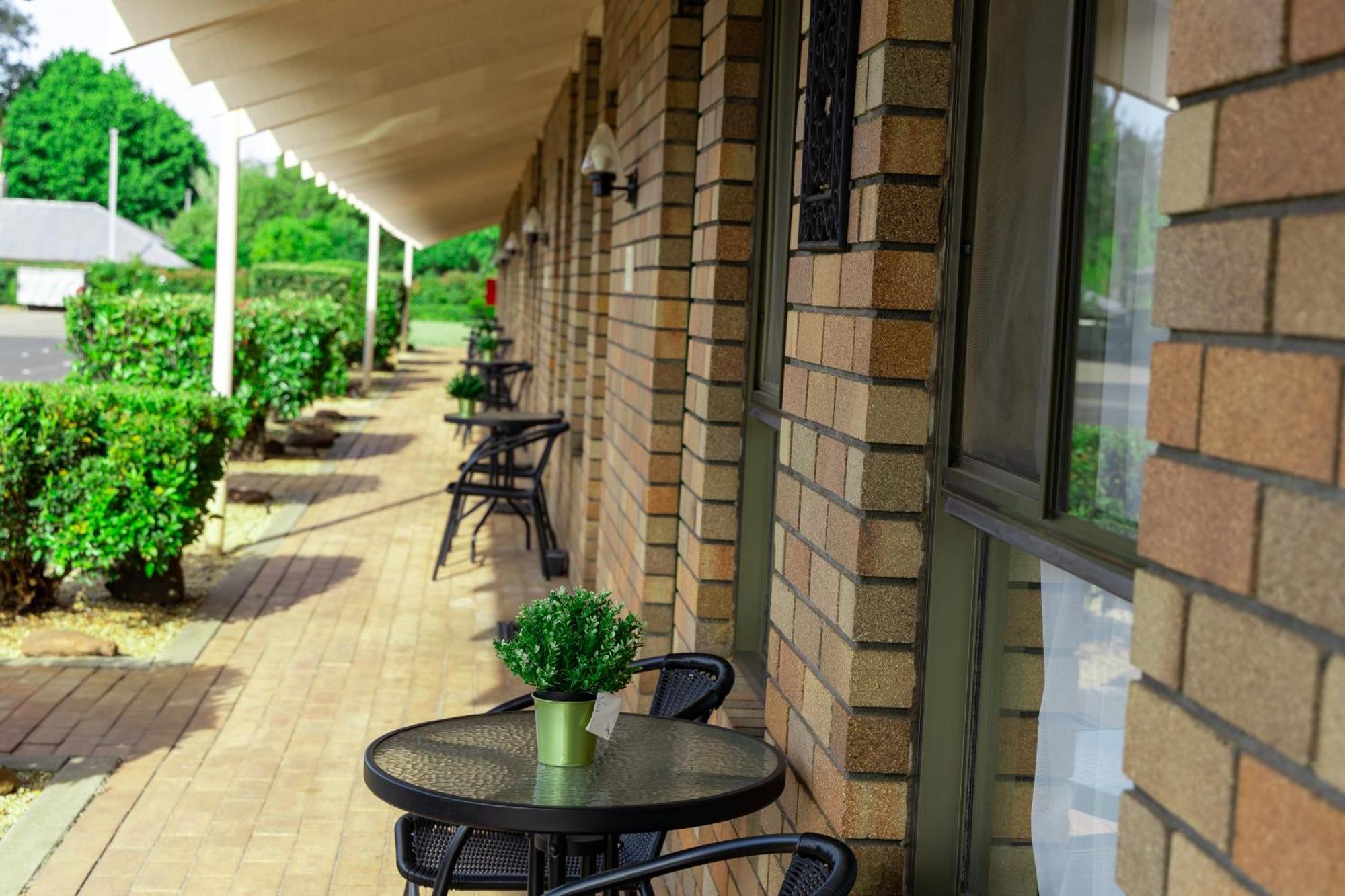 All Travellers Motor Inn Coonabarabran Bagian luar foto