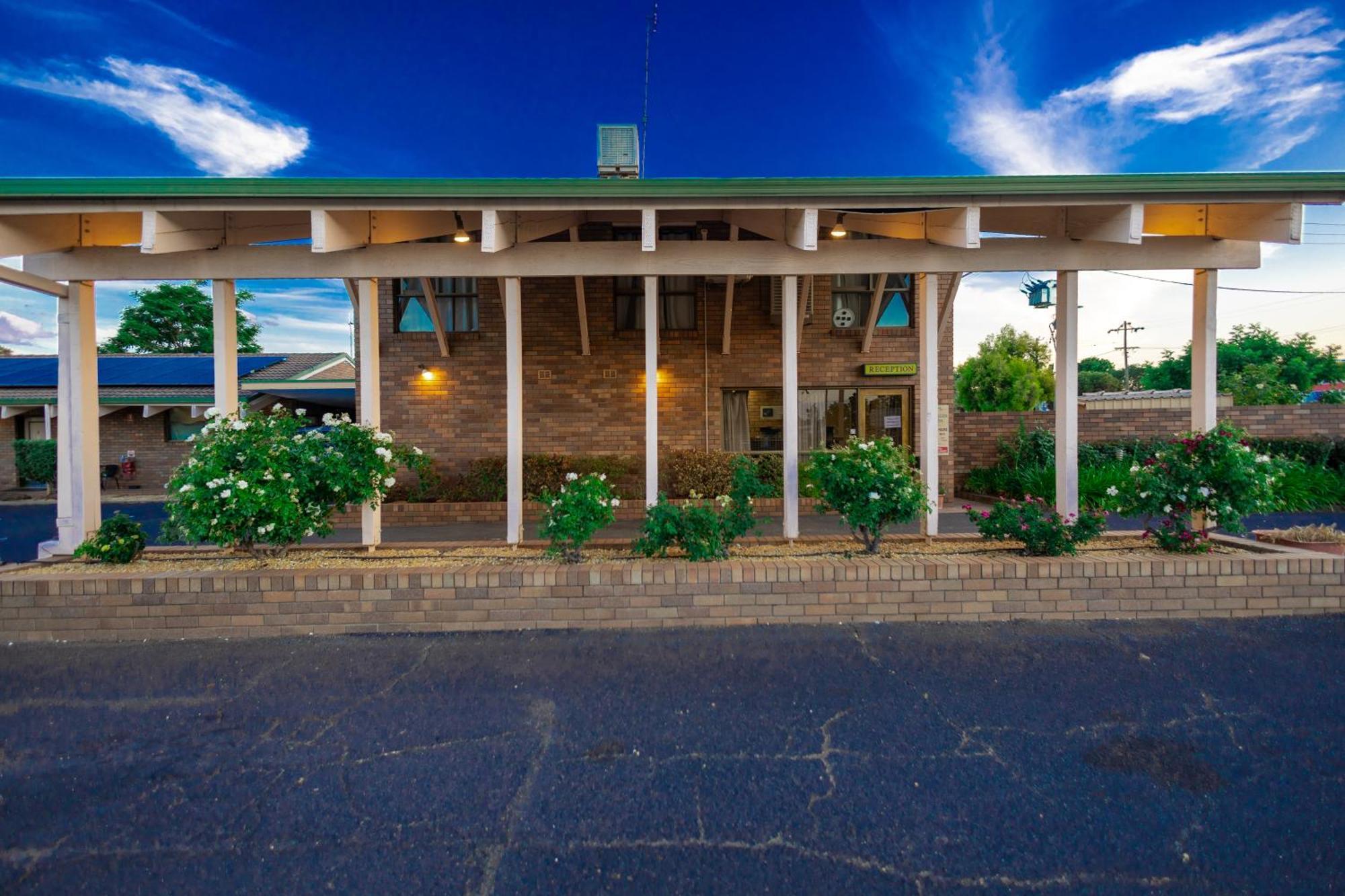 All Travellers Motor Inn Coonabarabran Bagian luar foto