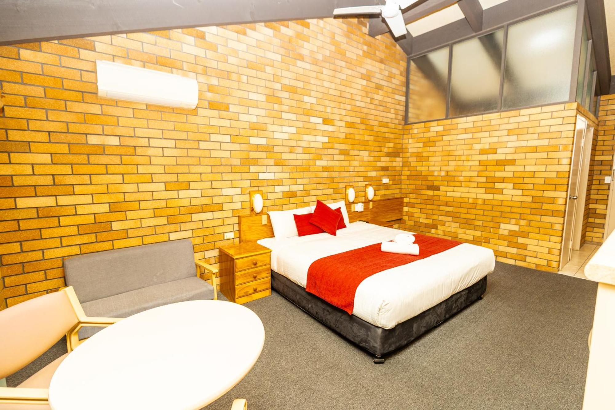 All Travellers Motor Inn Coonabarabran Bagian luar foto